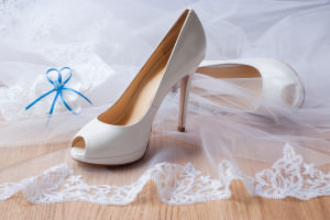 Weiße Brautschuhe